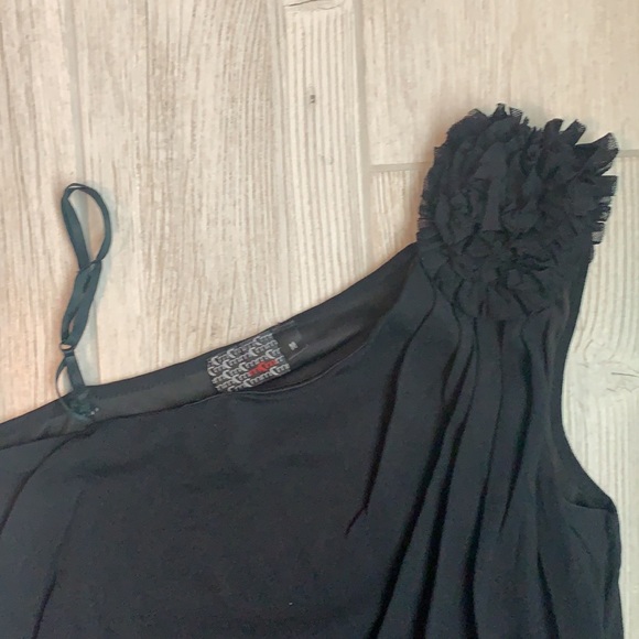 Dillards m❤️m one shoulder tank top - Picture 2 of 6